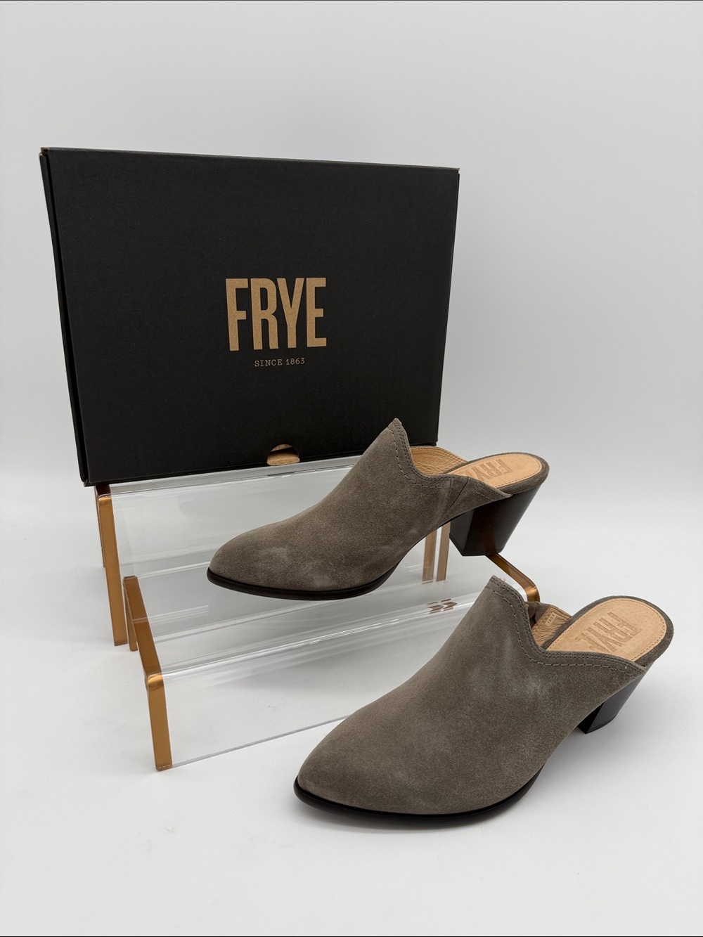 Frye Reed Suede Western Heeled Mules
Mineral / Mine Size 8M